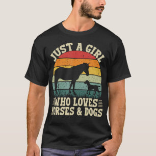 Camiseta Retro Solo Una Chica Que Ama Los Caballos Y Perros