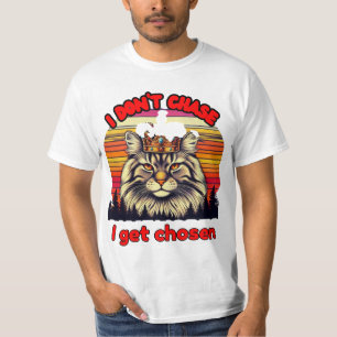 Camiseta Retro sunset cat with crown: I don't chase, I'm ch