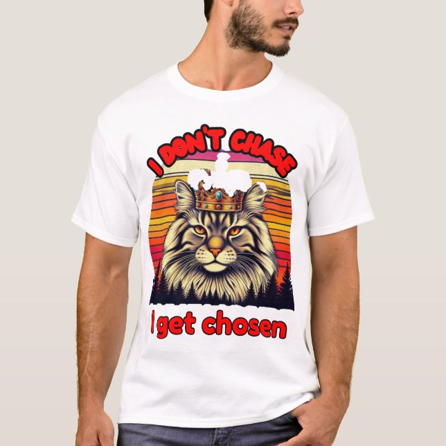 Camiseta Retro sunset cat with crown: I don't chase, I'm ch (Anverso)