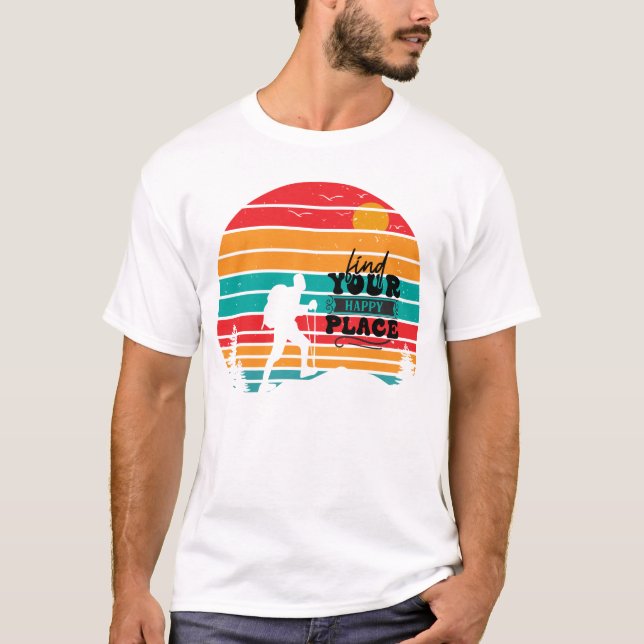 Camiseta Retro Sunset Encuentra Tu Feliz Senderismo (Anverso)
