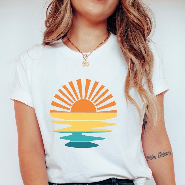 Camiseta Retro Sunset Graphic, Women’s Summer Sun & Sea (Subido por el creador)