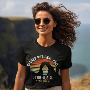 Camiseta Retro Sunset over Arches National Park, Utah