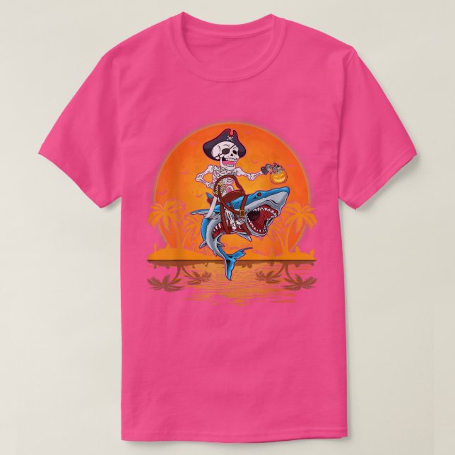 Camiseta Retro Sunset Skeleton Pirate Riding Shark Hallowee (Diseño del anverso)