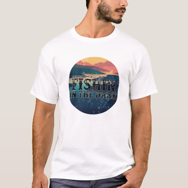 Camiseta Retro Sunset, Tú Y Yo Vamos A Pescar A La Oscura. (Anverso)