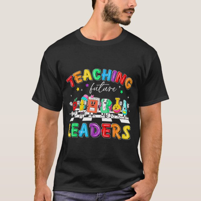 Camiseta Retro Teaching Future Leaders Groovy Teacher Back  (Anverso)
