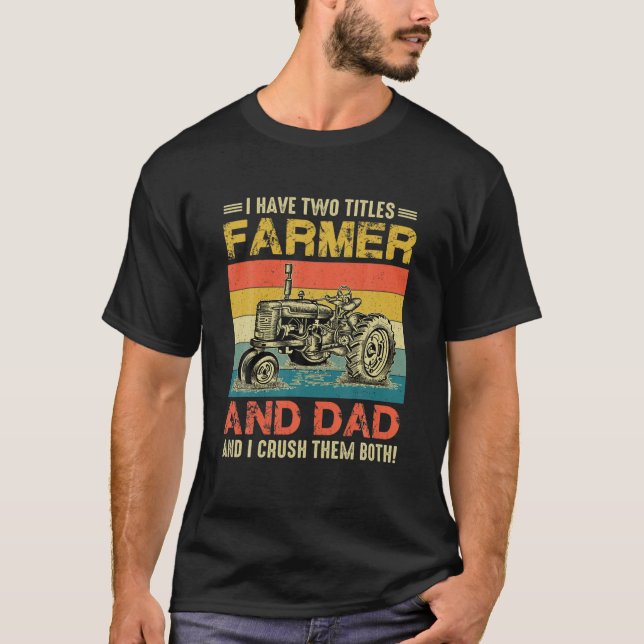 Camiseta Retro Tengo Dos Títulos Granjero Y Papá Cultivando (Anverso)