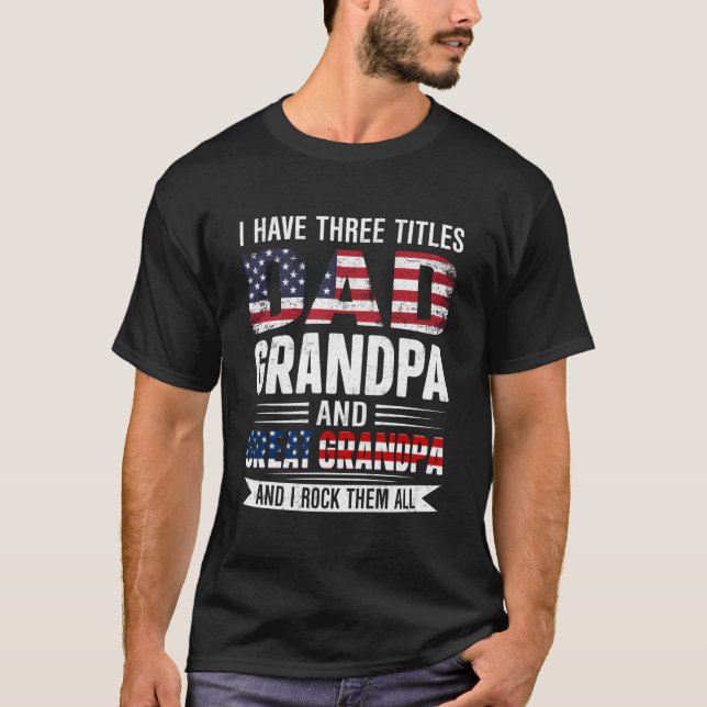 Camiseta Retro Tengo Tres Títulos Papá Abuelo Gran Abuelo (Anverso)