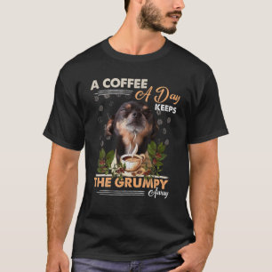 Camiseta Retro Un Café Al Día Mantiene A Los Grumpy Alejado