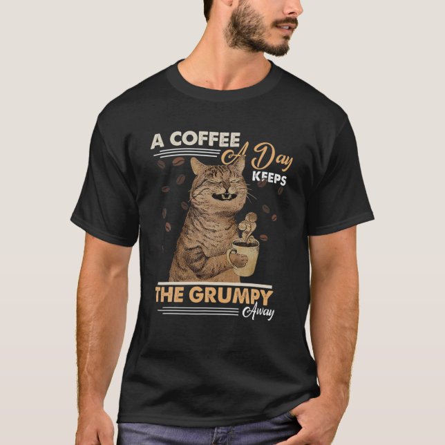 Camiseta Retro Un Café Al Día Mantiene A Los Grupados Aleja (Anverso)