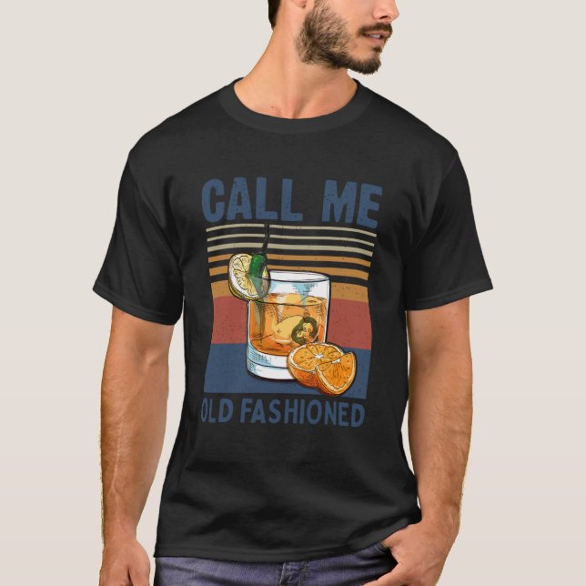 Camiseta Retro Vintage Me Llama Whiskey Antiguo (Anverso)