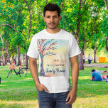 Camiseta Reunión colorida de familia de árboles de familia<br><div class="desc">Esta colorida camiseta de reunión familiar está decorada con un árbol familiar de mosaico de arcoiris y un fondo acuático. Fácilmente personalizable con tu nombre y el año de tu reunión. Utilice la opción Personalizar adicional para cambiar el tamaño, estilo o color del texto si lo desea. Porque creamos nuestra...</div>
