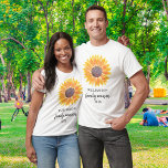 Camiseta Reunión de familia Sunflower<br><div class="desc">Esta camiseta de la Reunión Familiar está decorada con un girasol color agua amarillo. Personalizable fácil. Acuarela original © Michele Davies.</div>