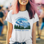 Camiseta Reunión de la familia personalizado Colorado Ski T<br><div class="desc">Camisetas familiares personalizadas para su viaje de verano o escapada de esquí de otoño a las montañas de Colorado o una hermosa cabaña en el bosque. Este fresco árbol femenino cuenta con un dibujo de bonito de montañas nevadas frente a los abetos verdes. Una gran camiseta natural para una familia...</div>