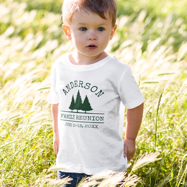 Camiseta Reunión familiar de un niño de pinos rústicos (Customize to change text size. Choose from a variety of shirt colors and styles.)