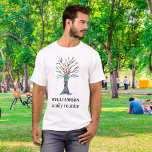 Camiseta Reunión familiar personalizada de árbol familiar<br><div class="desc">Conmemorar su reunión familiar con esta elegante camiseta. Está decorado con un colorido árbol familiar de mosaicos y es fácilmente un personalizable con el nombre de tu familia. Utilice la opción Personalizar adicional para cambiar el tamaño, estilo o color del texto. Porque creamos nuestra obra de arte no encontrarás esta...</div>