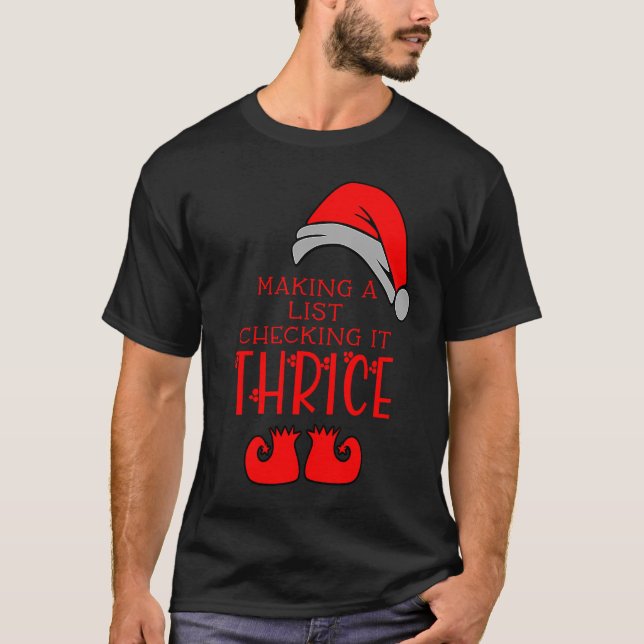 Camiseta Revisando tres Navidades Meme Santa Hat Graphi (Anverso)