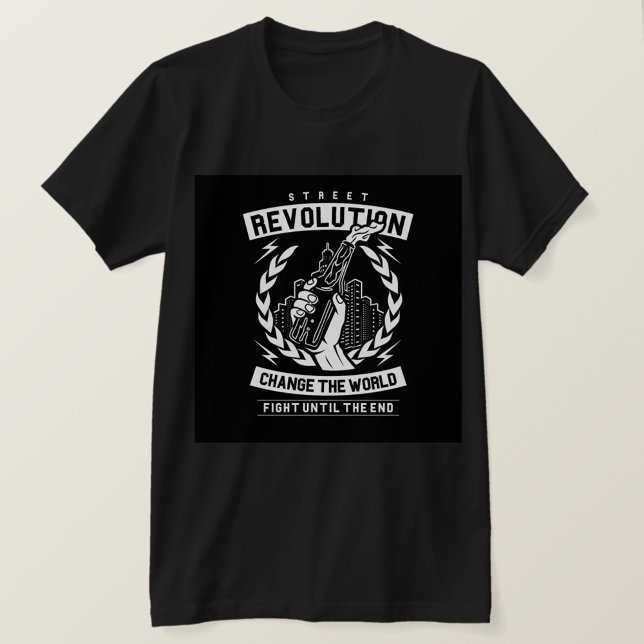 Camiseta Revolución callejera (A black t-shirt with a white graphic design on the front. )