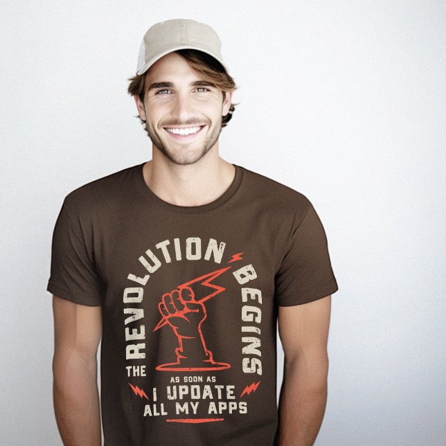 Camiseta Revolución empieza a actualizar aplicaciones geek  (Revolution Begins Update Apps Geek Sarcastic T-Shirt)