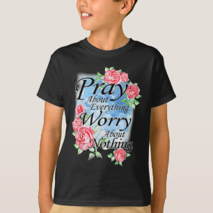 Camiseta Reza Sobre Todo Versículo Bíblico Floral Cristiano