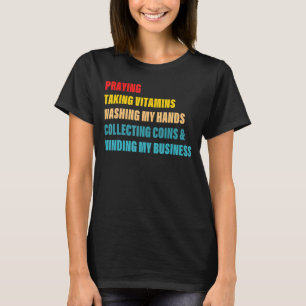 Camiseta Rezando Tomando Vitaminas Lavándome Las Manos Cole