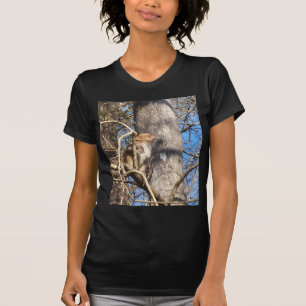 Camiseta rhesus macaque monkey mirando