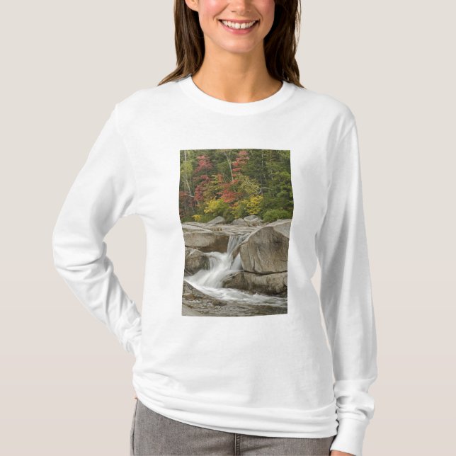 Camiseta Río Swift en cascada a través de rocas, blanco (Anverso)