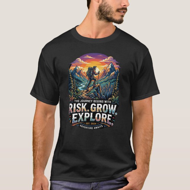 Camiseta Risk Grow Explore – Aventura Senderismo V (Anverso)