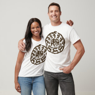 Camiseta Ritual Antiguo: Hombre, Escudo, Pájaros y Ciervo
