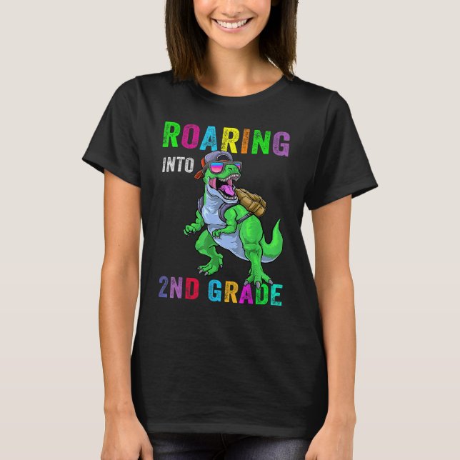 Camiseta Roaring Into 2nd Grade Dinosaur 1st Day Back To Sc (Anverso)