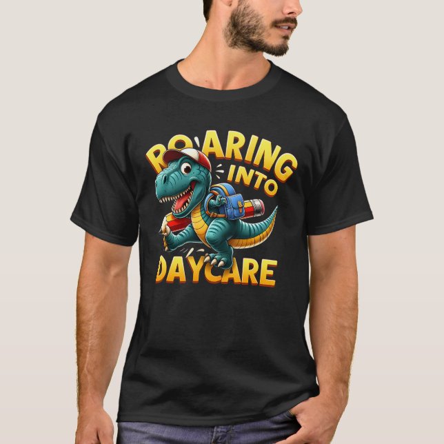 Camiseta Roaring Into Daycare First Day of Daycare T-Rex Di (Anverso)