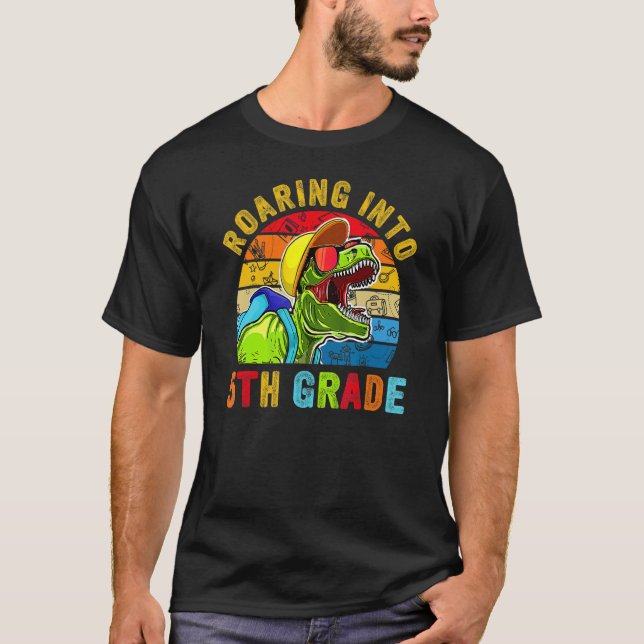 Camiseta Roaring Into Fifth Grade Rex Happy 5th Day Of Scho (Anverso)