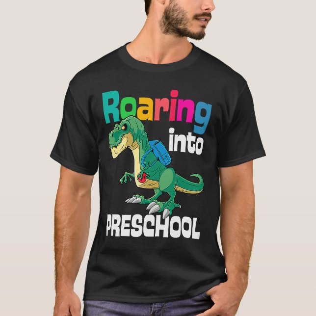 Camiseta Roaring Into Preschool Dinosaur Teacher Pre K Back (Anverso)