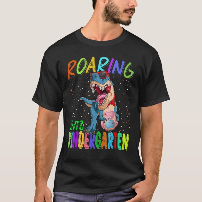 Camiseta Roaring Kindergarten Dinosaur Mochila De Vuelta A  (Anverso)