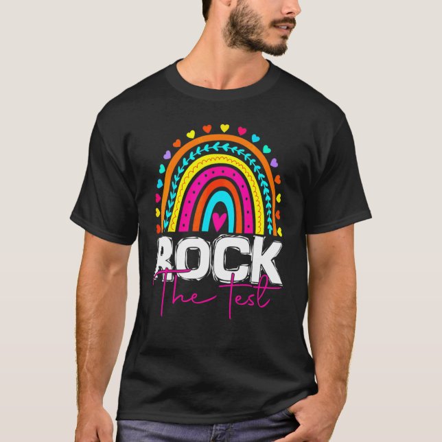 Camiseta Rock The Test Day Teacher Rainbow Leopard Tes (Anverso)