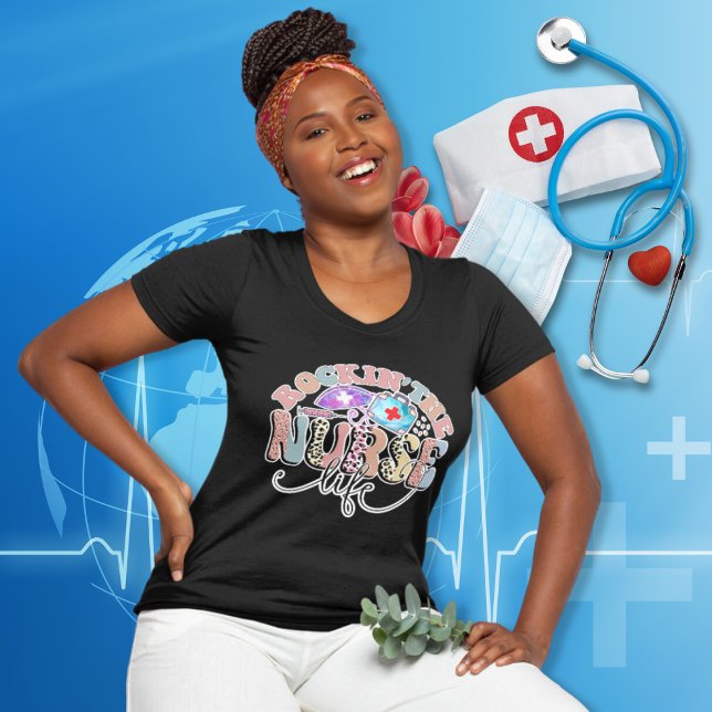 Camiseta Rockin' The Nurse Life Retro Groovy (Rockin' The Nurse Life Vintage Retro Groovy Leopard Print Typography Nurse T-shirt Gift)