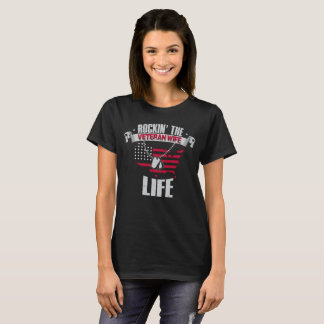 Camiseta Rockin' The Veteran Wife Life