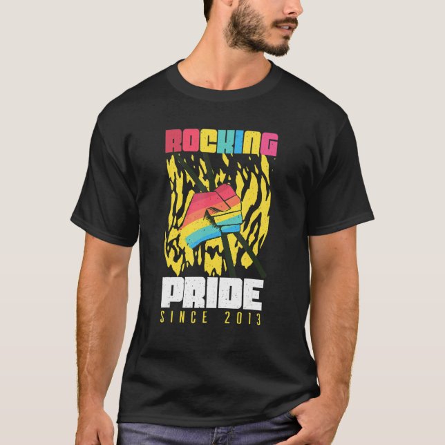 Camiseta Rocking Pride 2013 Drum Rainbow Gay Lgbtq Lgbt Pri (Anverso)