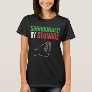 Camiseta Rodeado de Stunads Funny Italian Sayings