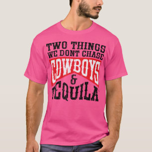 Camiseta Rodeo Dos Cosas Que No Perseguimos A Los Vaqueros