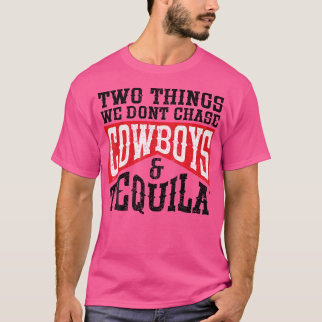 Camiseta Rodeo Dos Cosas Que No Perseguimos A Los Vaqueros  (Anverso)