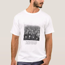 Rogando por la luz de la vela en Lourdes, Francia