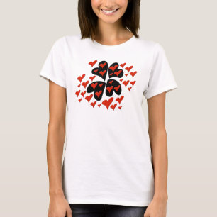 Camiseta Rojo en los corazones negros