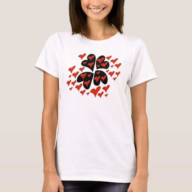 Camiseta Rojo en los corazones negros (Anverso)
