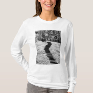 Camiseta Rojo infantil de árboles edificios y senderos en 