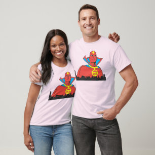 Camiseta Rojo Tornado detrás del paisaje urbano