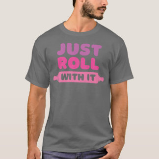 Camiseta Roll With It  Baking Joke 