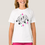 Camiseta Roller Skates Derby Skating Pink Birthday<br><div class="desc">Dibujo minimalista de patines blancos. Dos quads ilustracion de patinaje en blanco. Sencillo patinaje estético sobre ruedas, patines de ruedas, ilustracion moderno. Diseño de ilustracion de patines de rodillos blancos y rosas, regalo para un patinador de rodillos. Patines de patinaje, patinaje cuadrado rosado. Patines de patinaje, regalos de bolsos de...</div>