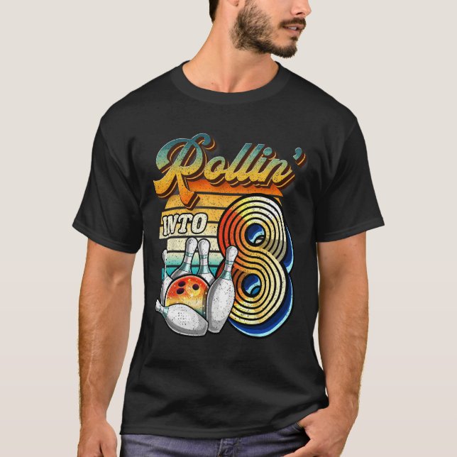 Camiseta Rollin Into 8 Bowling Birthday Party 8th Birthday  (Anverso)