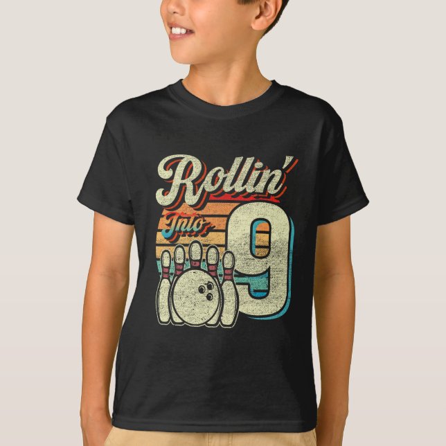 Camiseta Rollin Into 9 Bowling Birthday Party 9th Birthday  (Anverso)