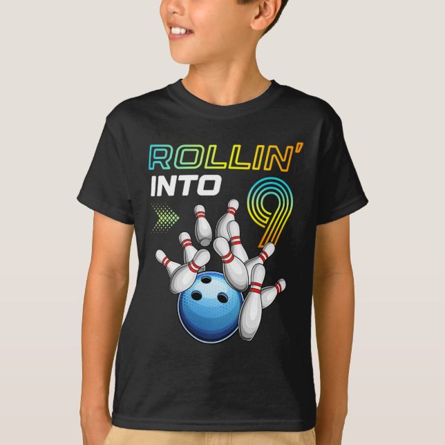 Camiseta Rollin Into 9 Retro Bowling Birthday Party 9th Bir (Anverso)